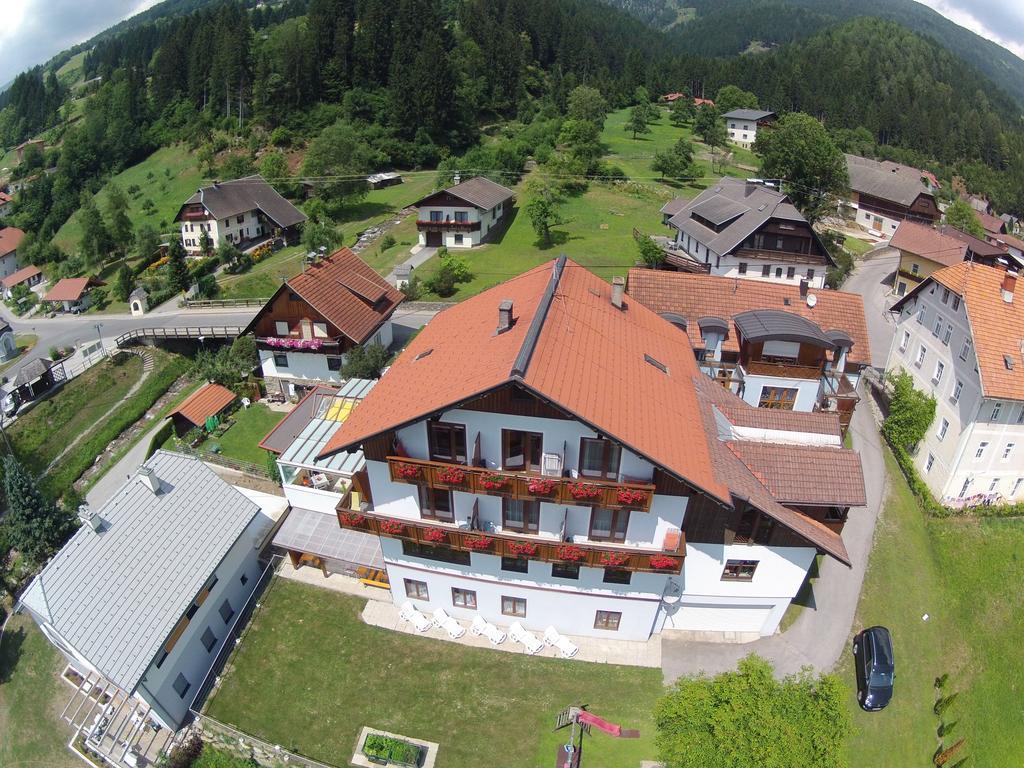 Restaurant - Pension - Café Konditorei Hassler Berg im Drautal Exterior foto