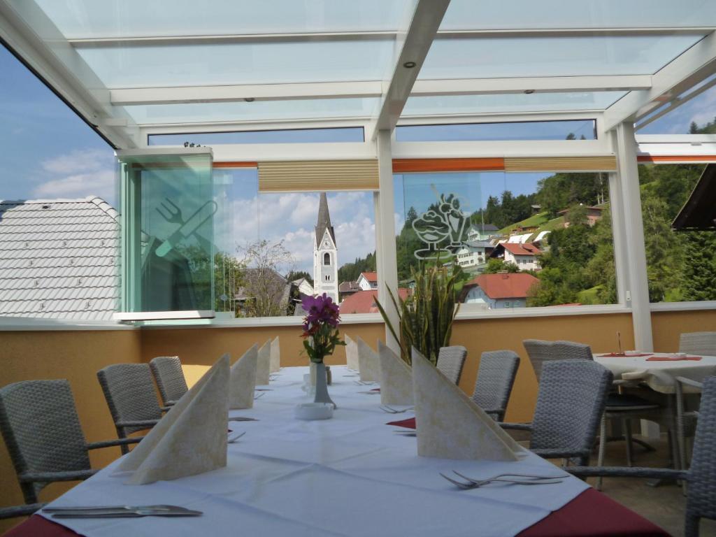 Restaurant - Pension - Café Konditorei Hassler Berg im Drautal Exterior foto