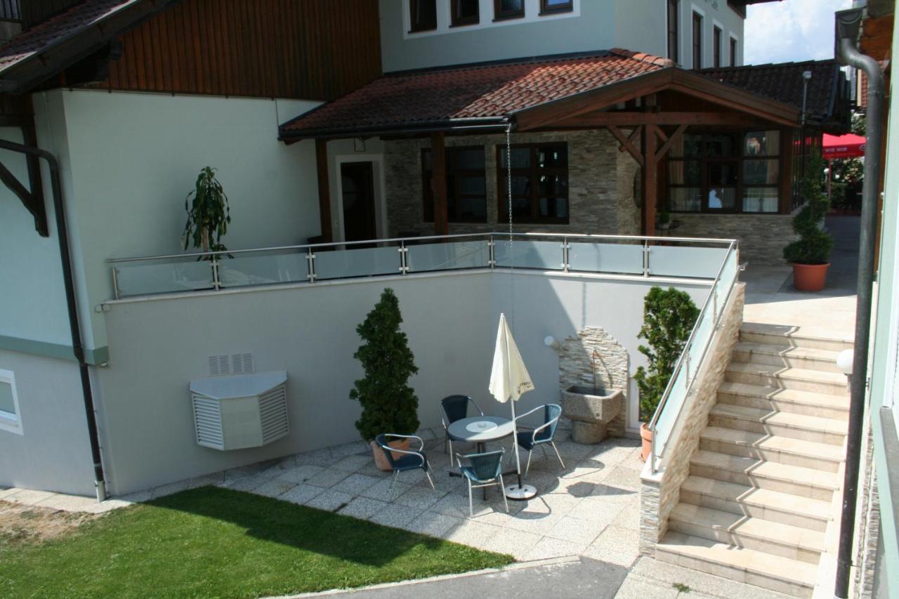 Restaurant - Pension - Café Konditorei Hassler Berg im Drautal Exterior foto